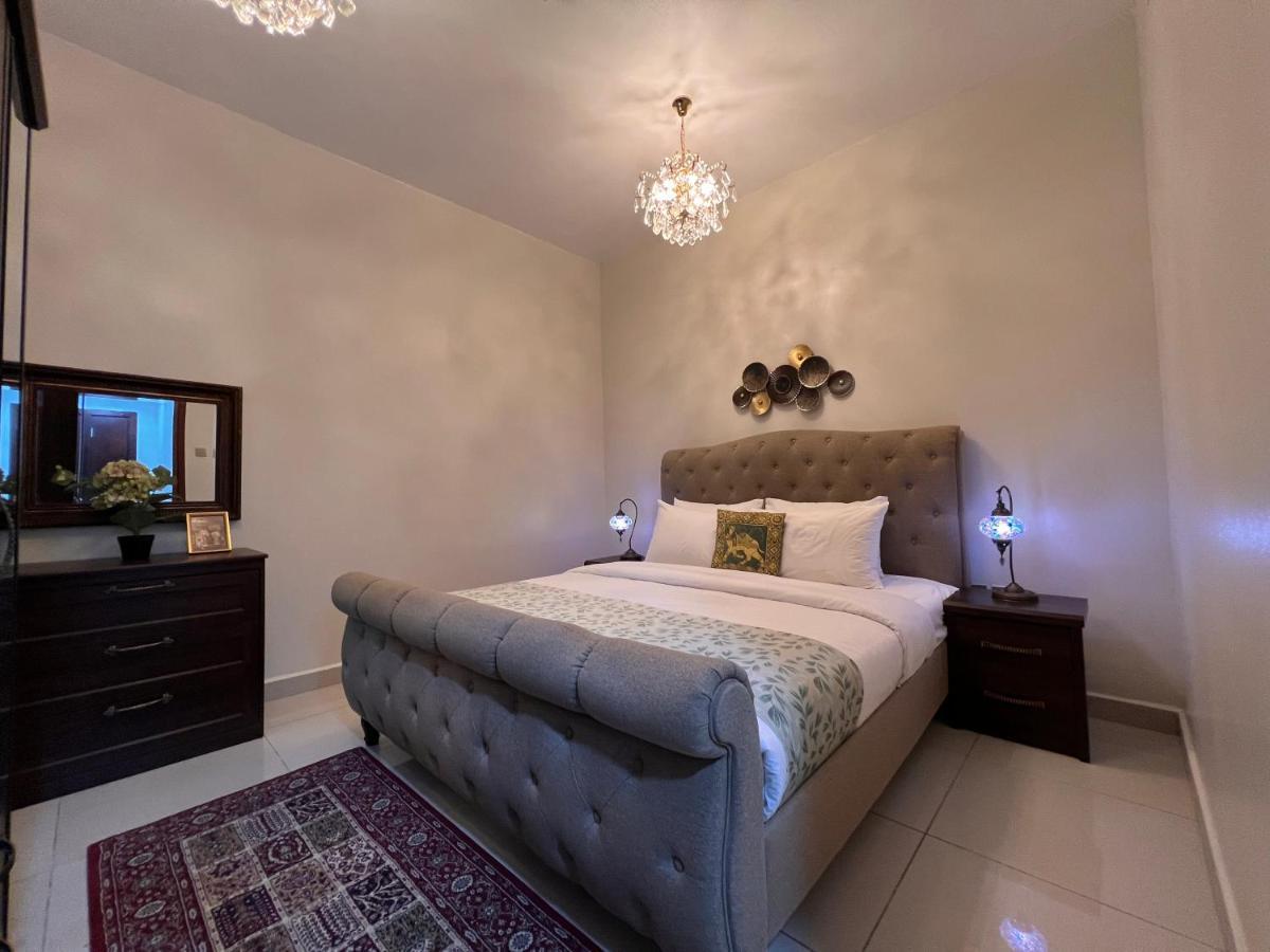 Two Continents Holiday Homes - Arabian Nights With Sea Views - Free Airport Pick-Up Over 5 Nights Dubai Buitenkant foto